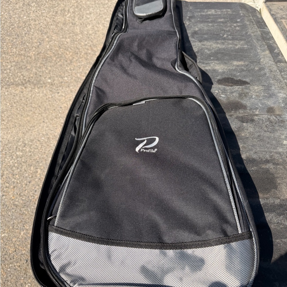 Profile PRDB100 Soft Dreadnought Guitar Case.